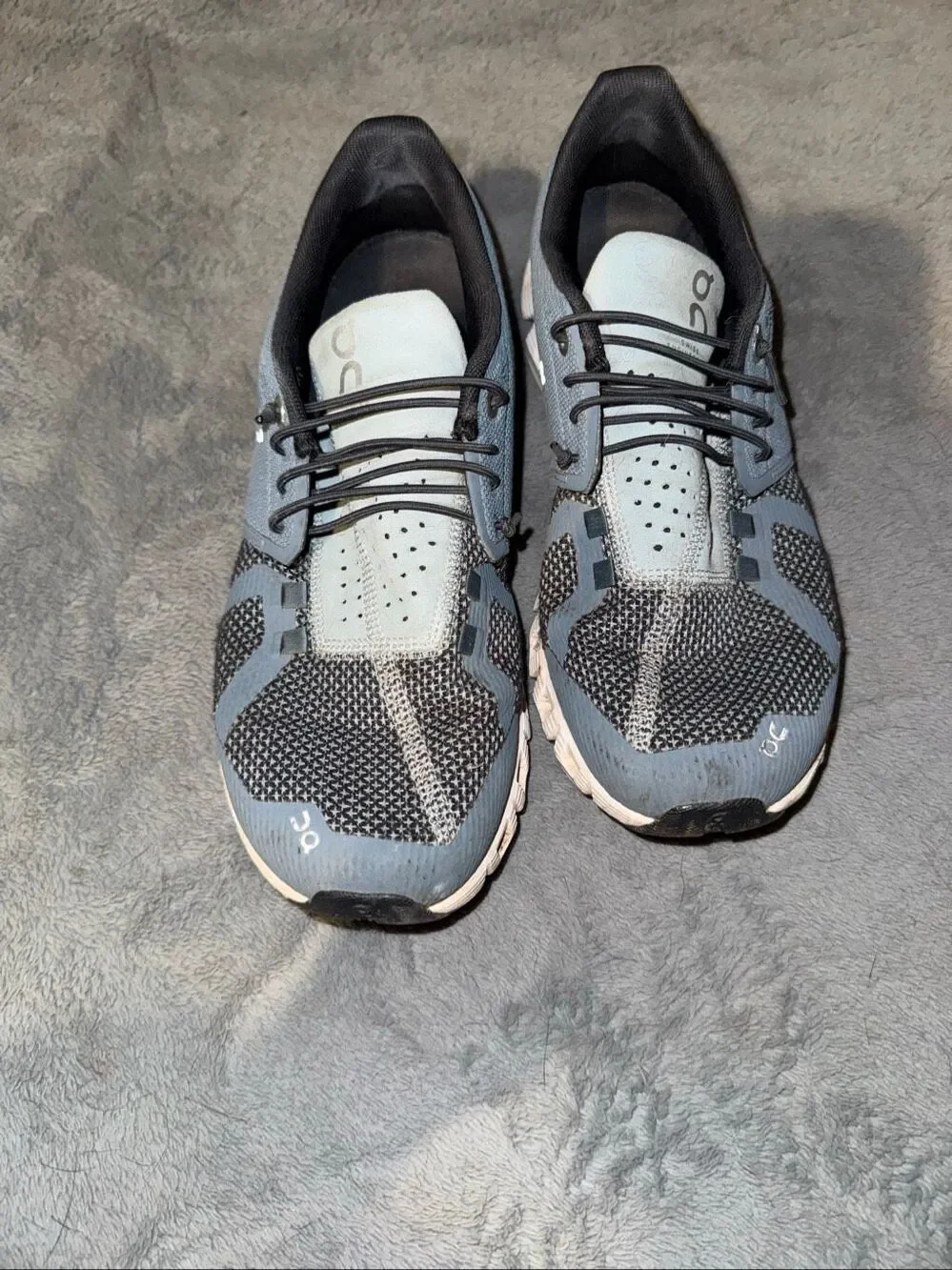 ON Cloud running shoes size 9